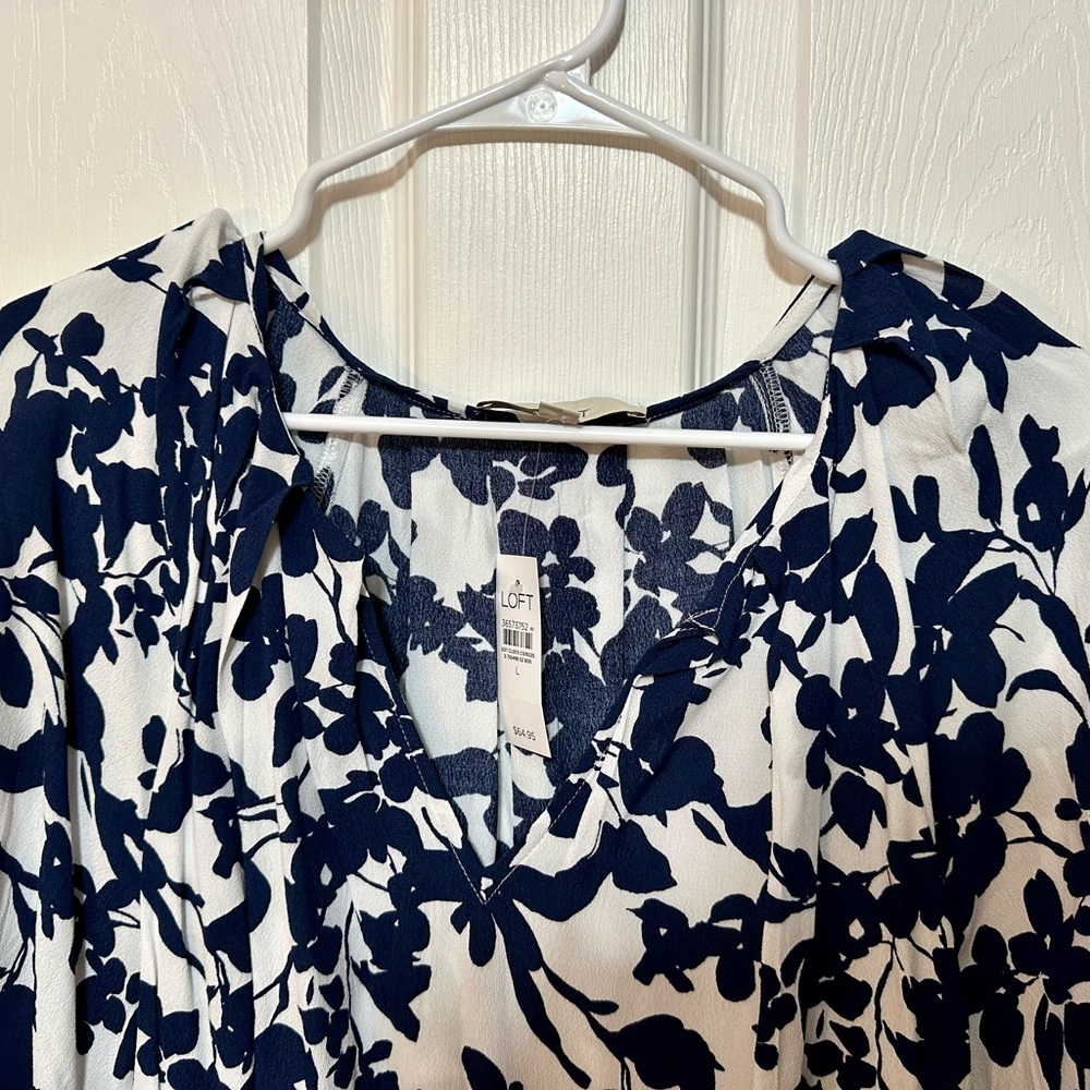 LOFT Women's White and Navy Floral Blouse New With Tags Size Large - Picture 3 of 3